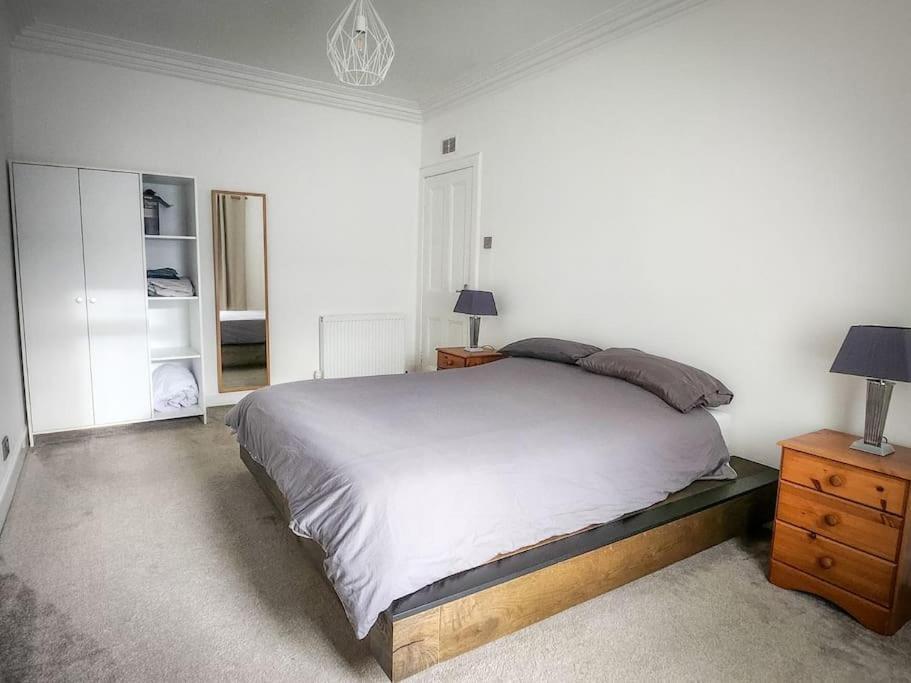 Central 2-Bedroom Bunglow With Double Sofa Bed Карноусті Екстер'єр фото